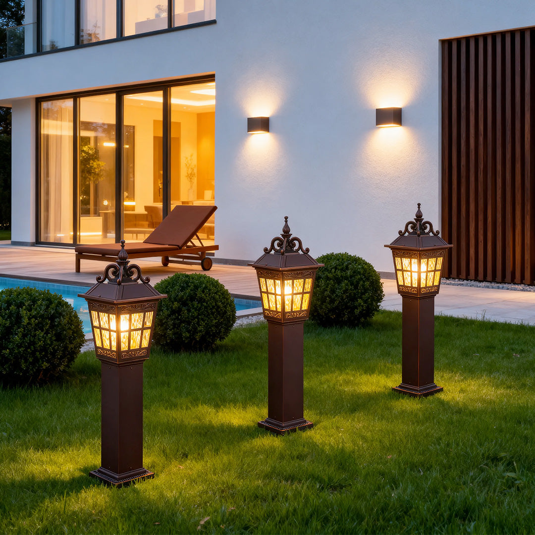 European-Style Cast Aluminum Outdoor Post Light with Clear Glass Shade