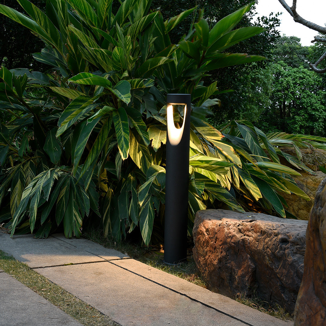 Art Nouveau LED Bollard Light – Minimalist Outdoor Path Lighting in Matte Black