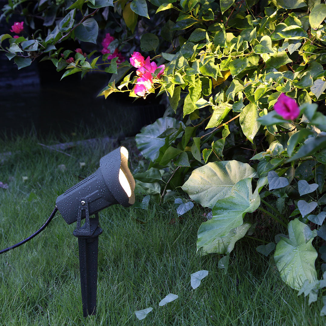 Architectural LED Spike Spotlight for Landscape and Garden Illumination