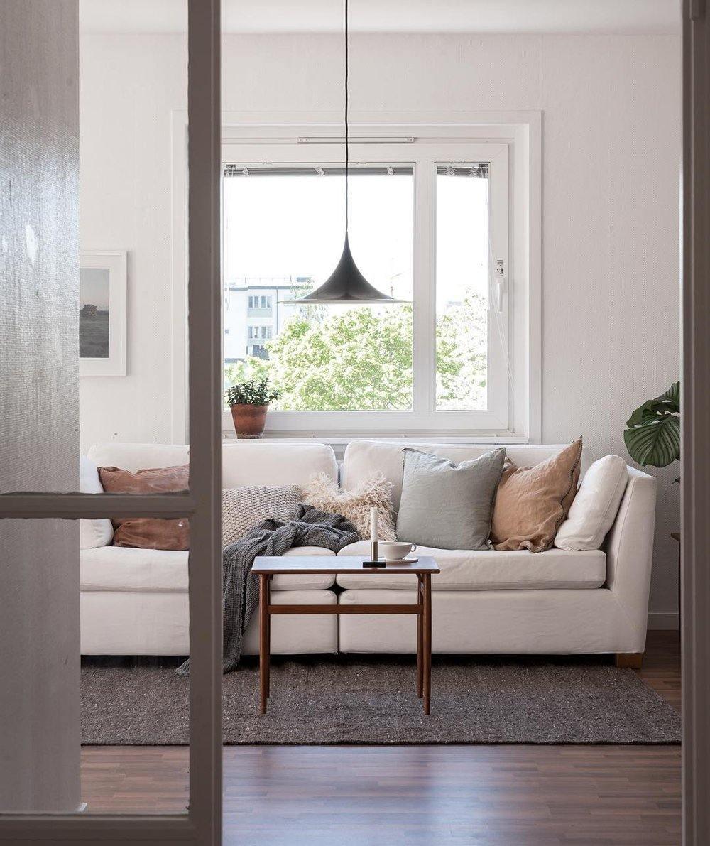 Semi Arch Pendant Light – Designer Aluminum Swag Lamp for Dining & Living Spaces