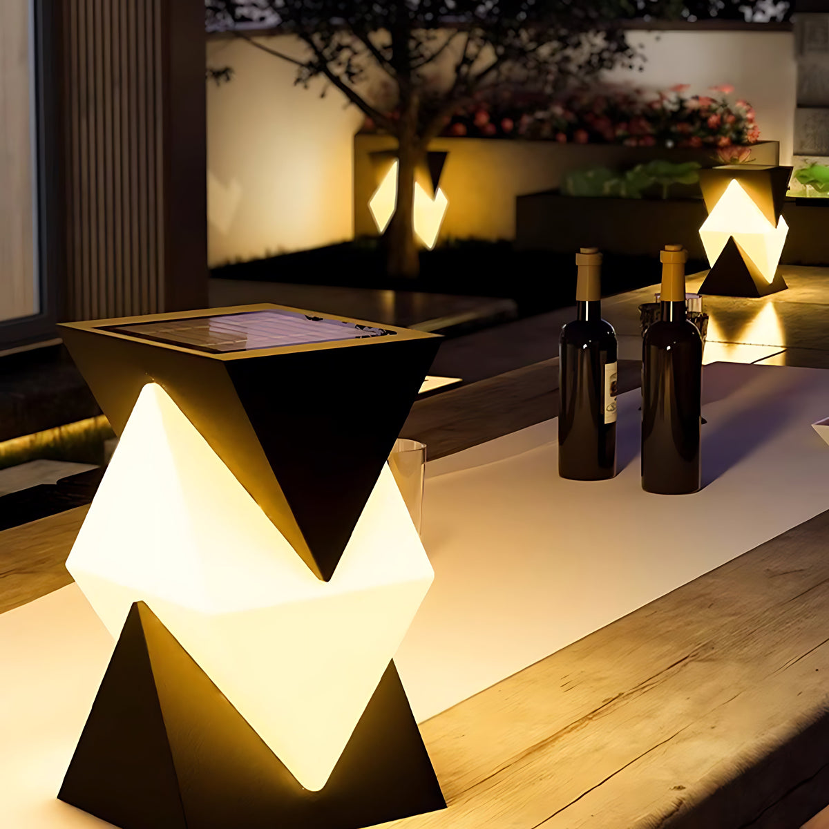 Modern Minimalist LED Pillar Light for Outdoor Spaces