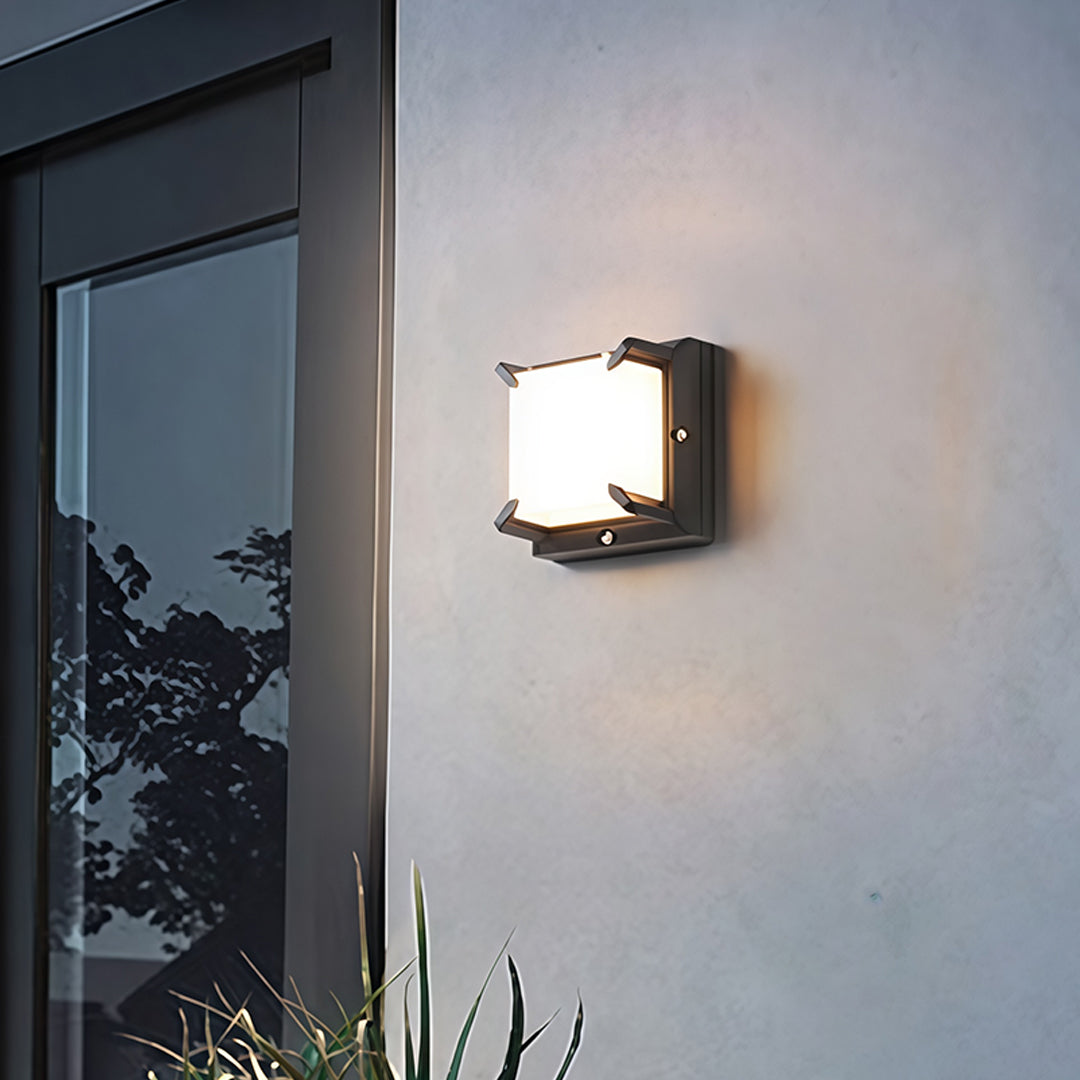 Modern Outdoor Wall Sconce in Black Die-Cast Aluminum