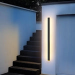Linear LED Outdoor Wall Light in Black – Modern Architectural Strip Lighting