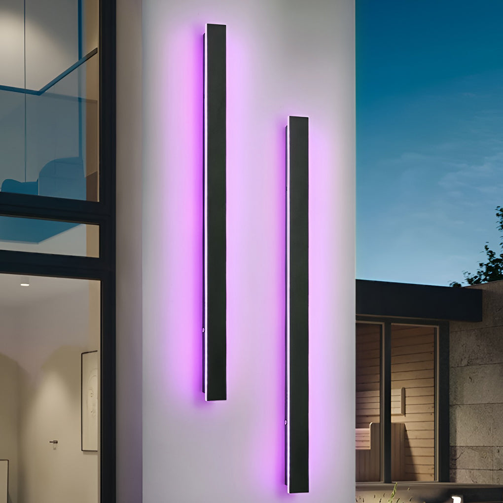 Linear LED Outdoor Wall Light in Black – Modern Architectural Strip Lighting