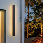 Linear LED Outdoor Wall Light in Black – Modern Architectural Strip Lighting