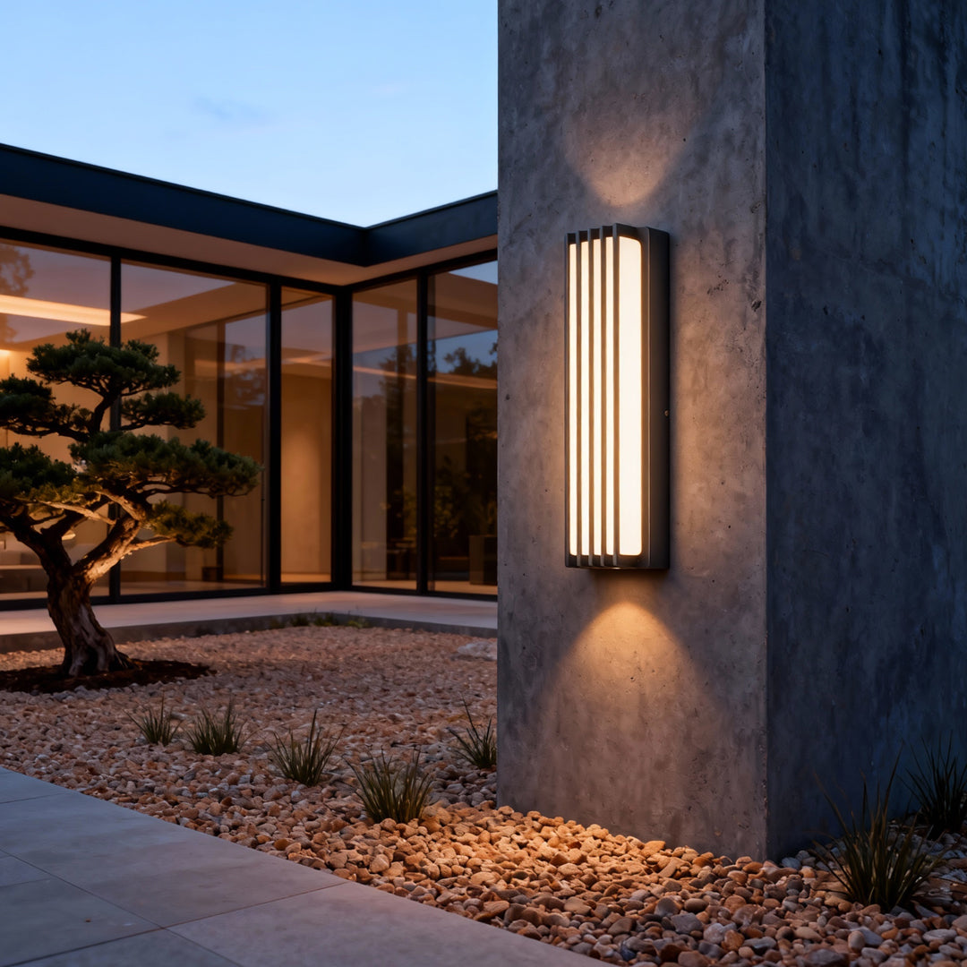 Modern Outdoor Linear Wall Light – Black Aluminum LED Sconce