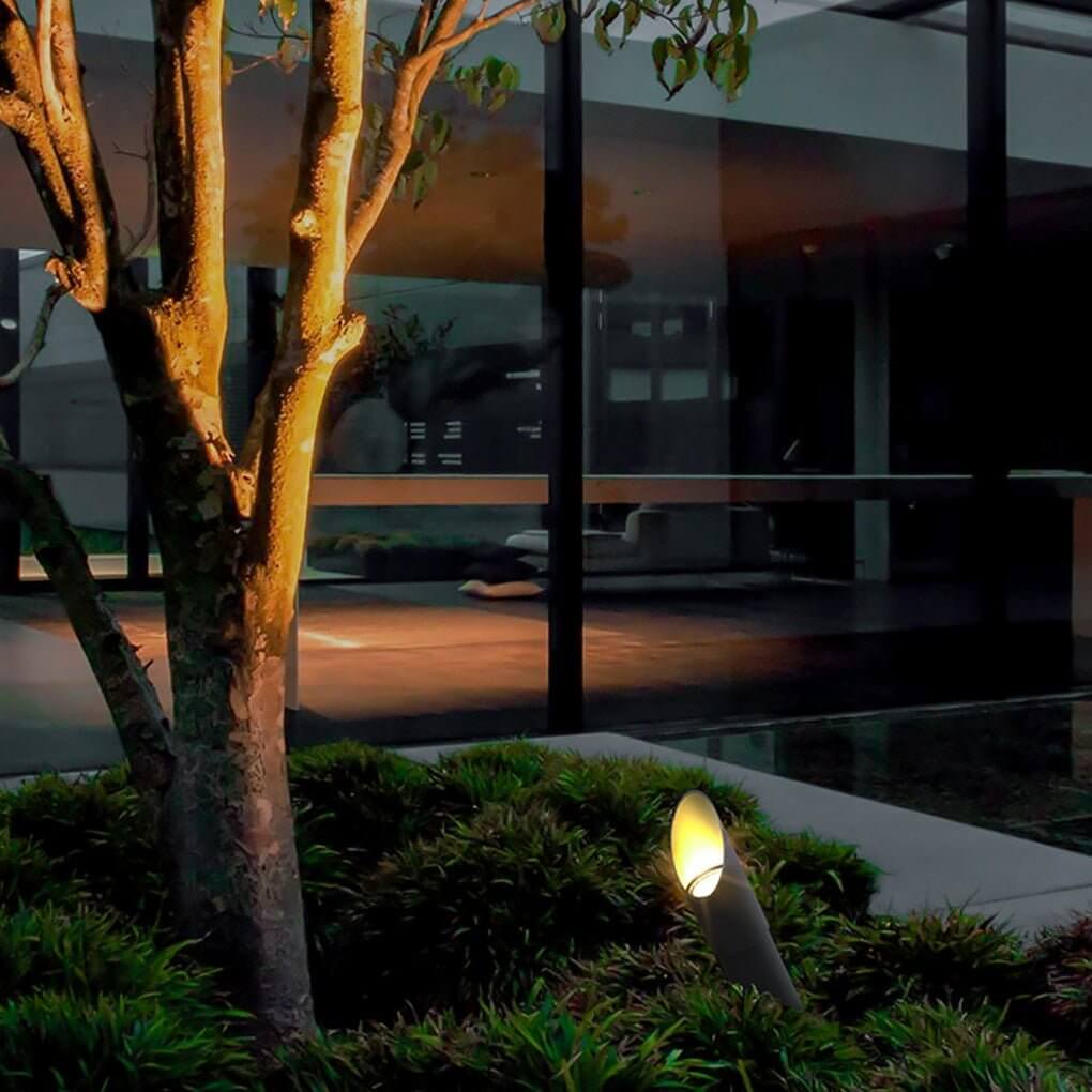Outdoor Waterproof LED Landscape Spotlight with Adjustable Height for Garden and Courtyard