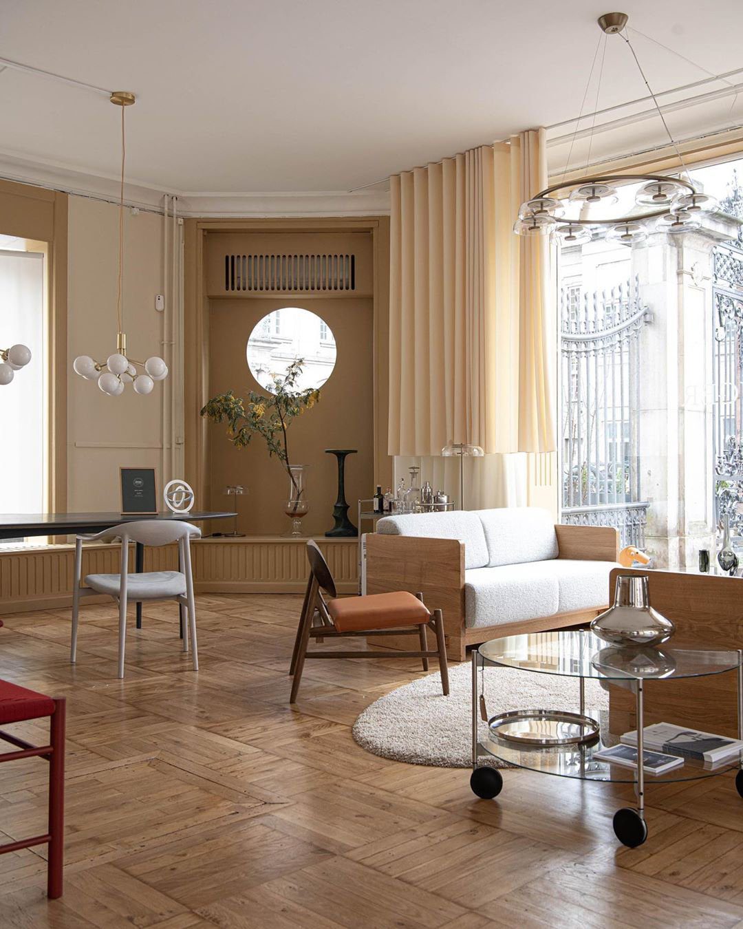 Apiales Chandeliers