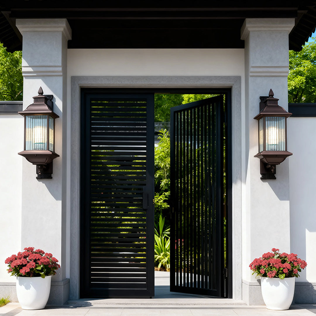 Classic Aluminum Outdoor Wall Lantern with Clear Glass Shade