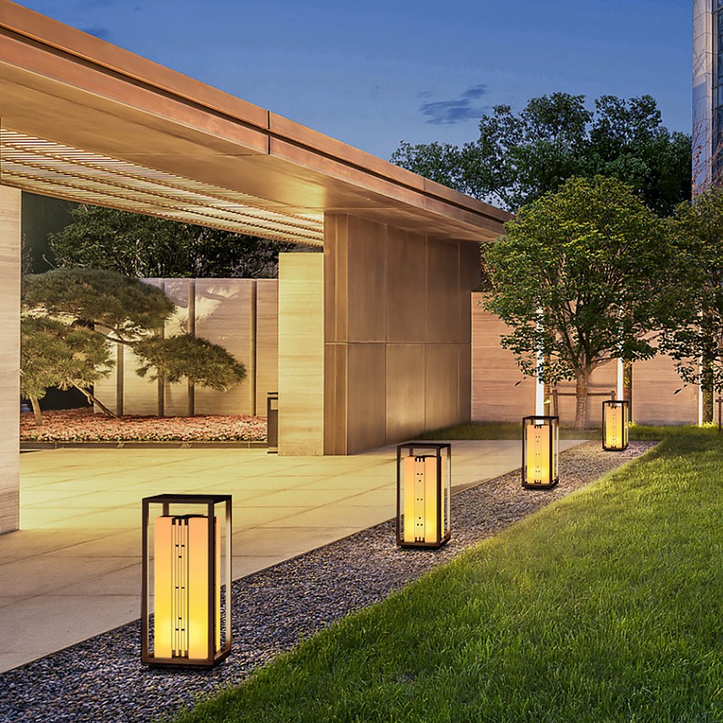 Retro Outdoor Garden Lamp with Refined Line Design