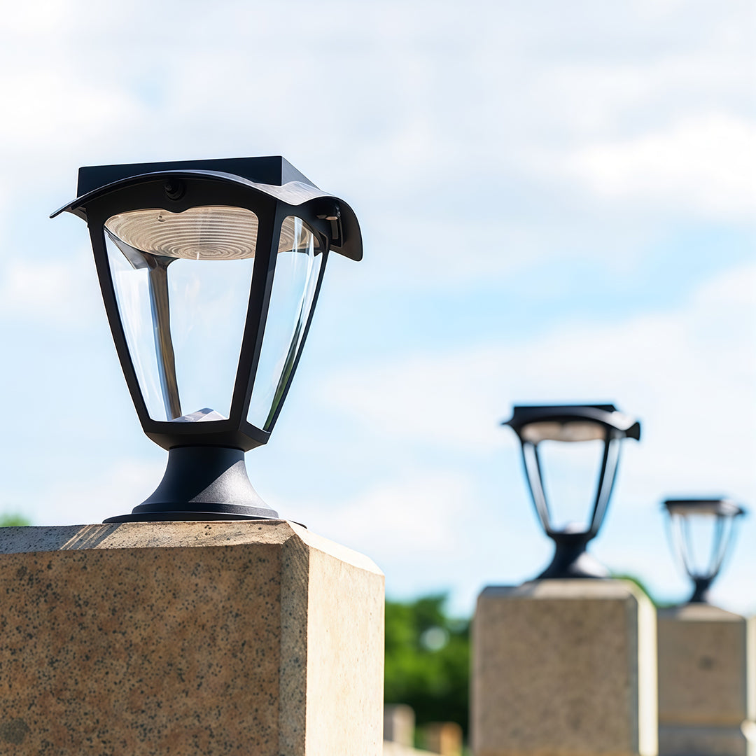 Aurelia Solar Pillar Light in Die-Cast Aluminum for Modern Landscapes