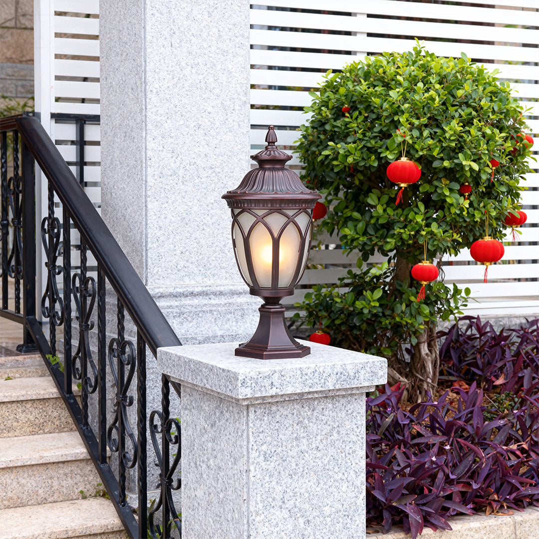 Luxury Weather-Resistant Cast Aluminum Garden Pillar Light with Clear Glass Shade