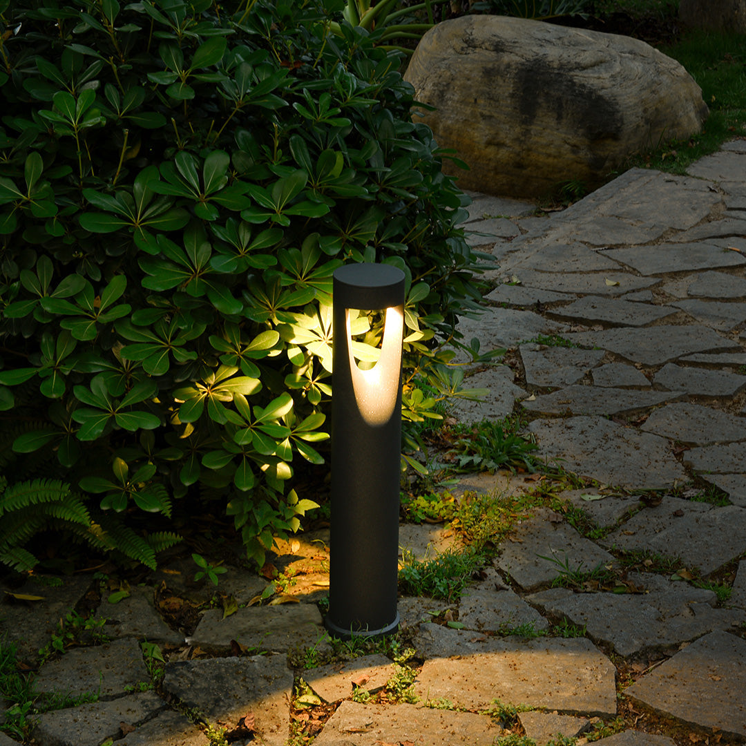 Art Nouveau LED Bollard Light – Minimalist Outdoor Path Lighting in Matte Black