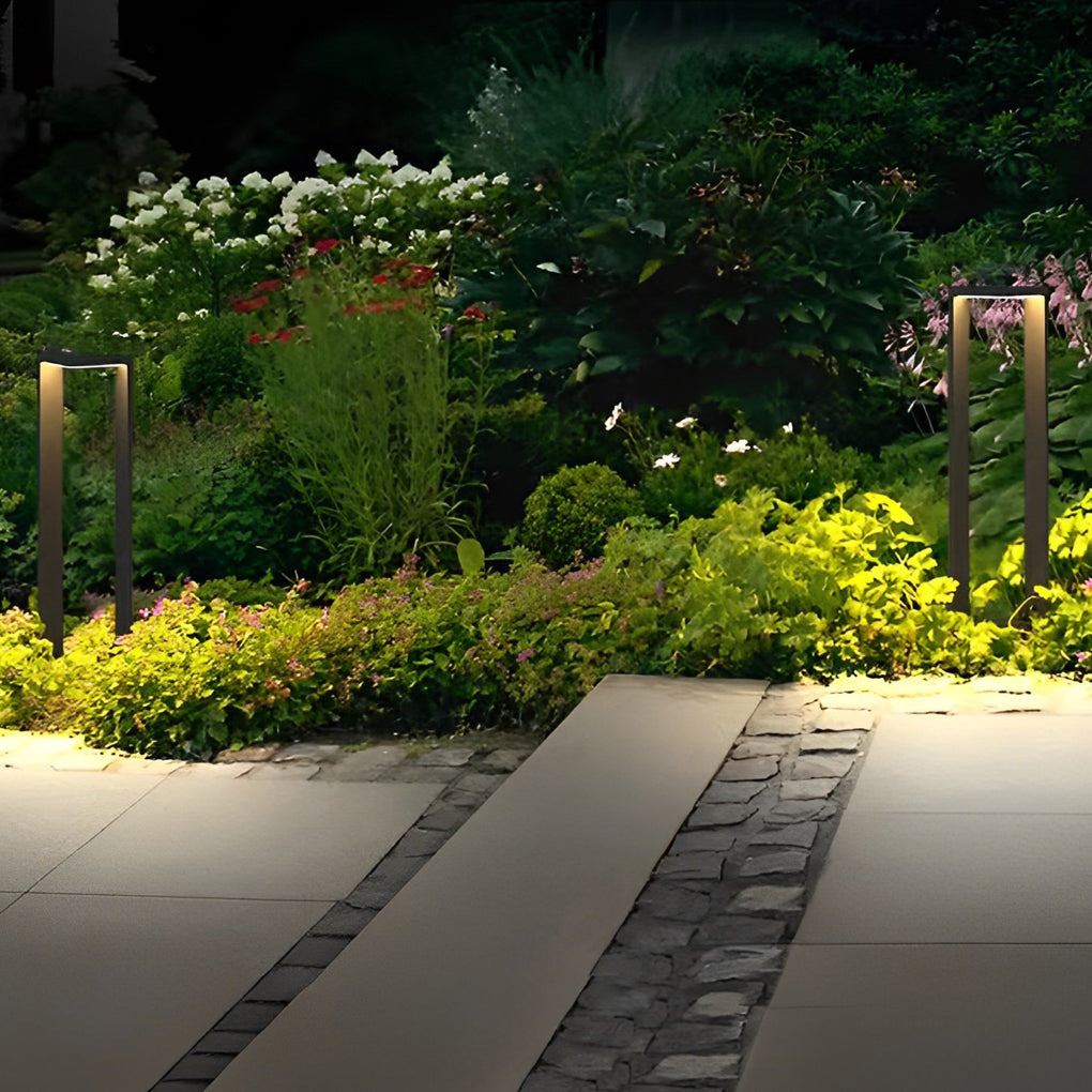Linear LED Pathway Light – Minimalist Outdoor Landscape Lamp in Black