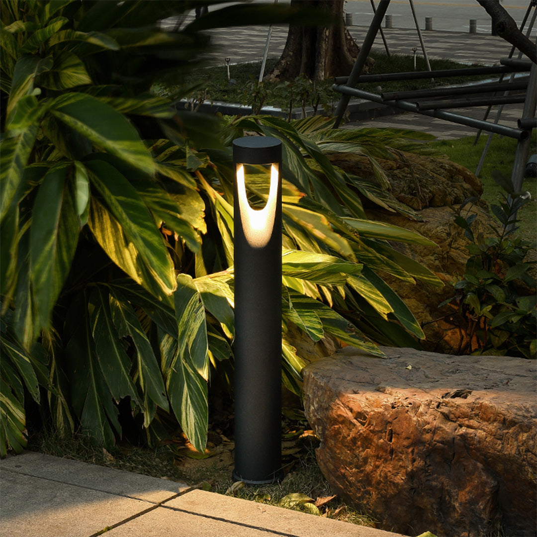 Art Nouveau LED Bollard Light – Minimalist Outdoor Path Lighting in Matte Black