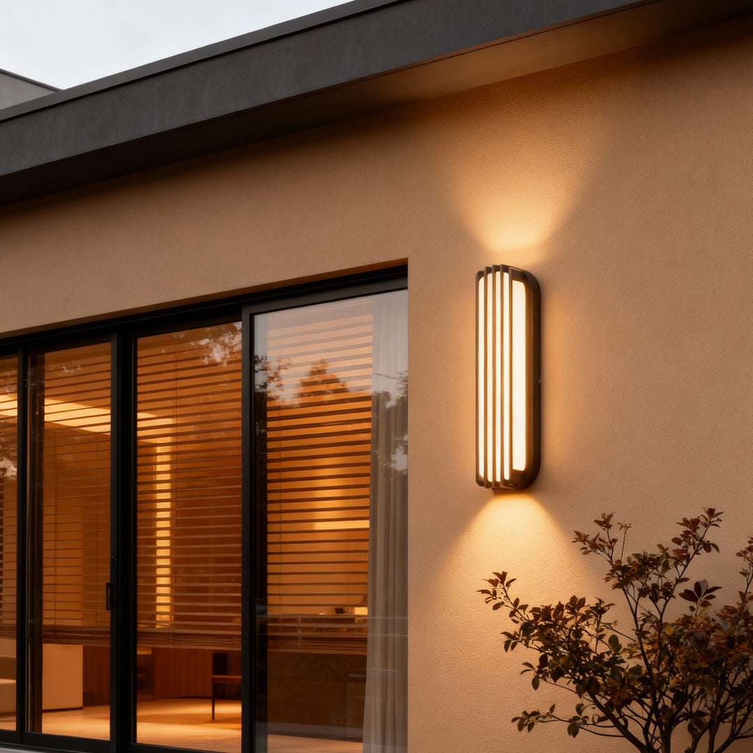 Modern Outdoor Linear Wall Light – Black Aluminum LED Sconce