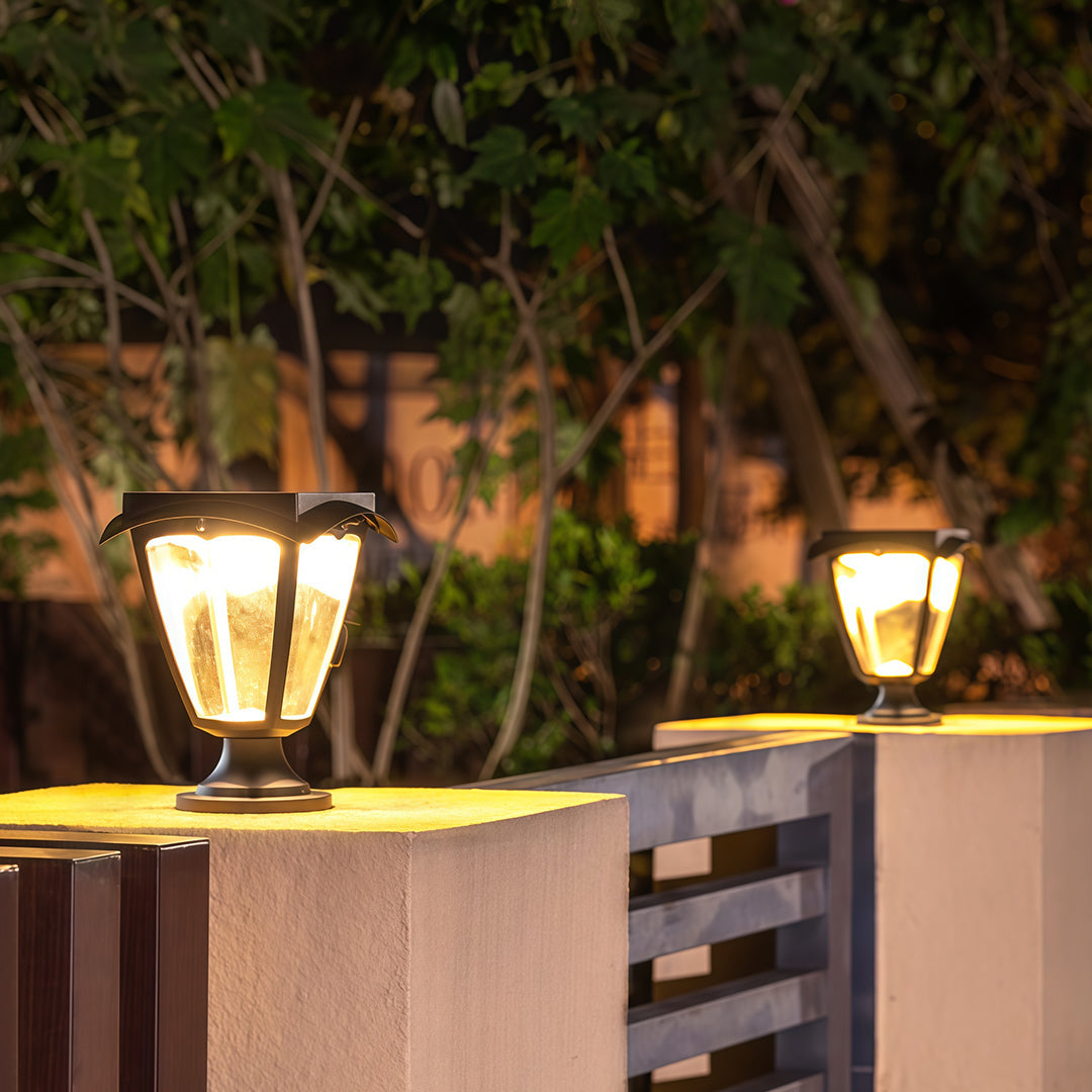Aurelia Solar Pillar Light in Die-Cast Aluminum for Modern Landscapes