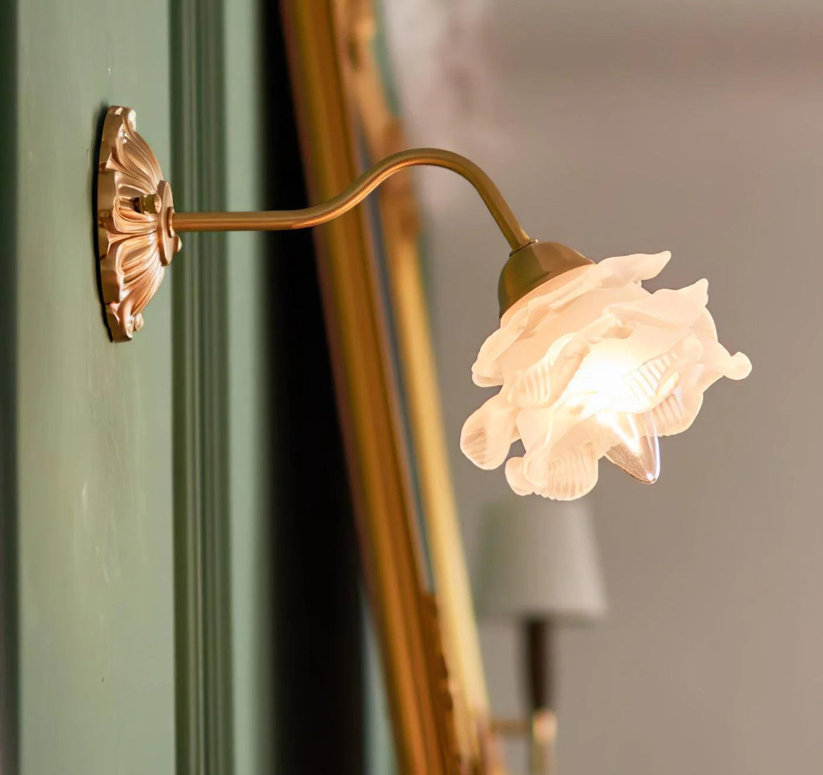 Rosette Brass Wall Lamp