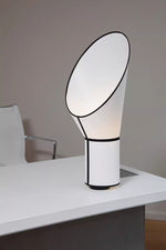 Artful Outline Table Lamp – Modern Geometric Illumination for Bedside and Living Spaces