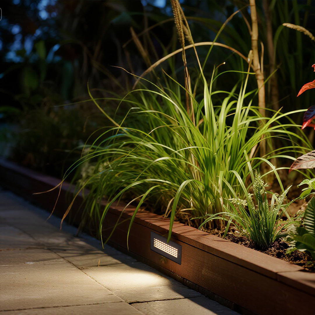Minimalist Outdoor LED Step Light in Sand Gray Aluminum