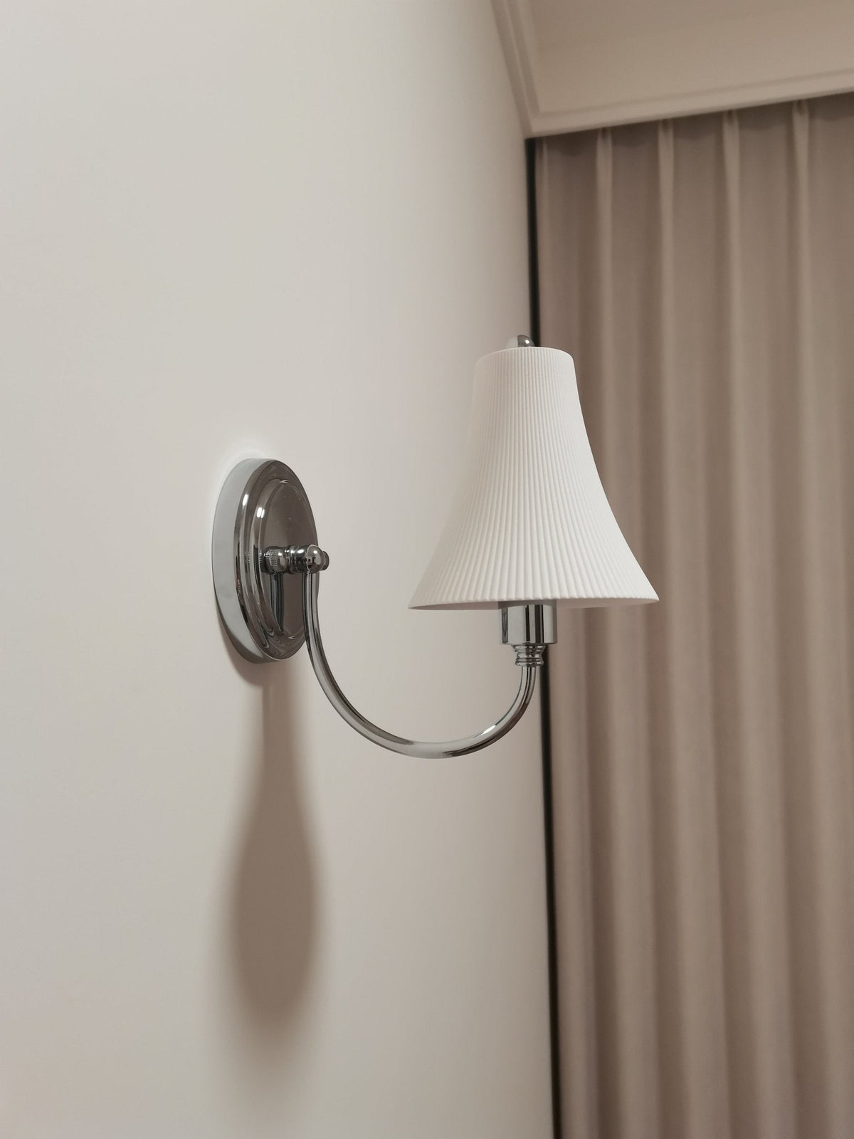 Slim Waist Wall Sconce – Modern Ceramic & Metal Wall Light