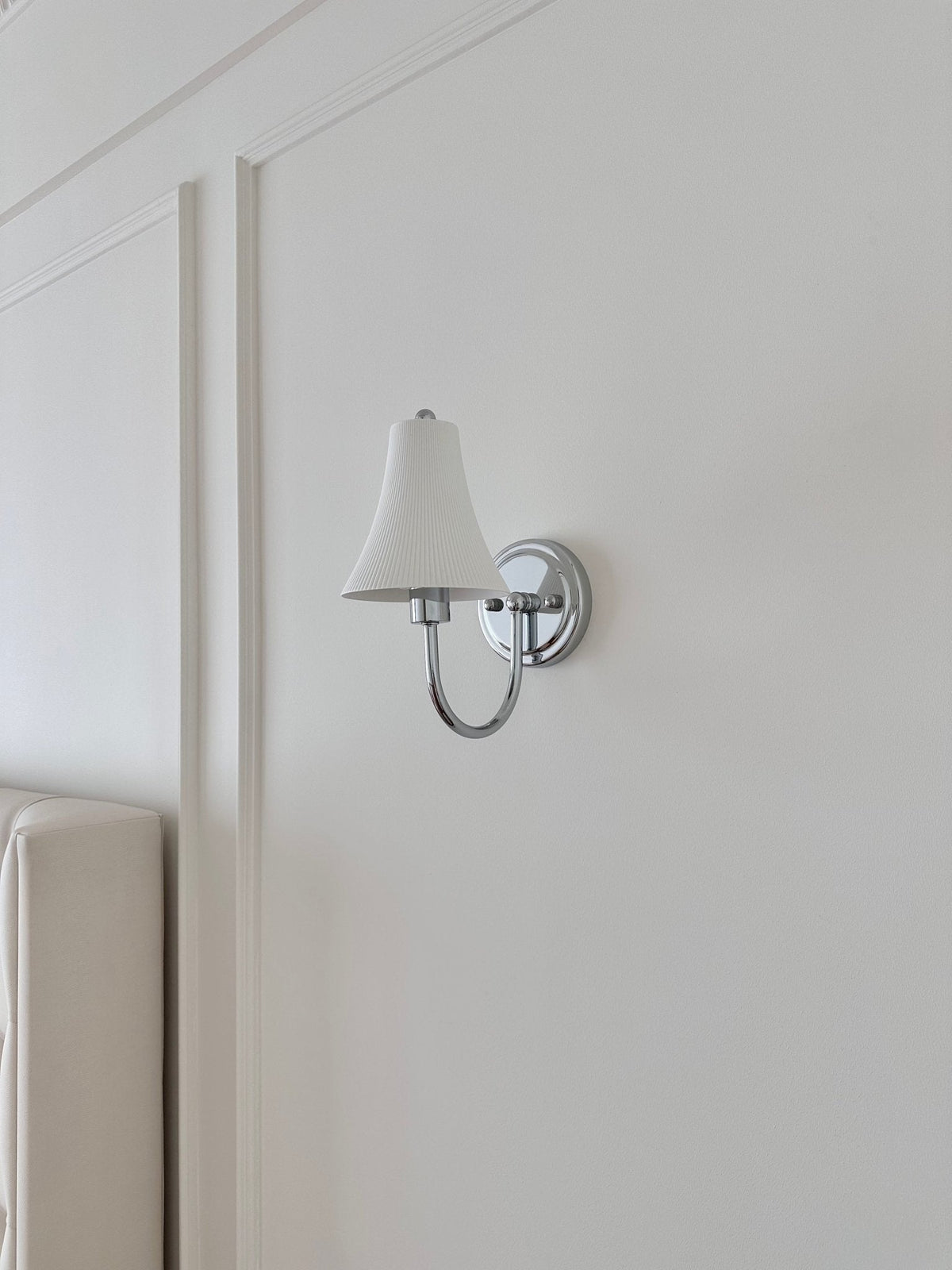 Slim Waist Wall Sconce – Modern Ceramic & Metal Wall Light