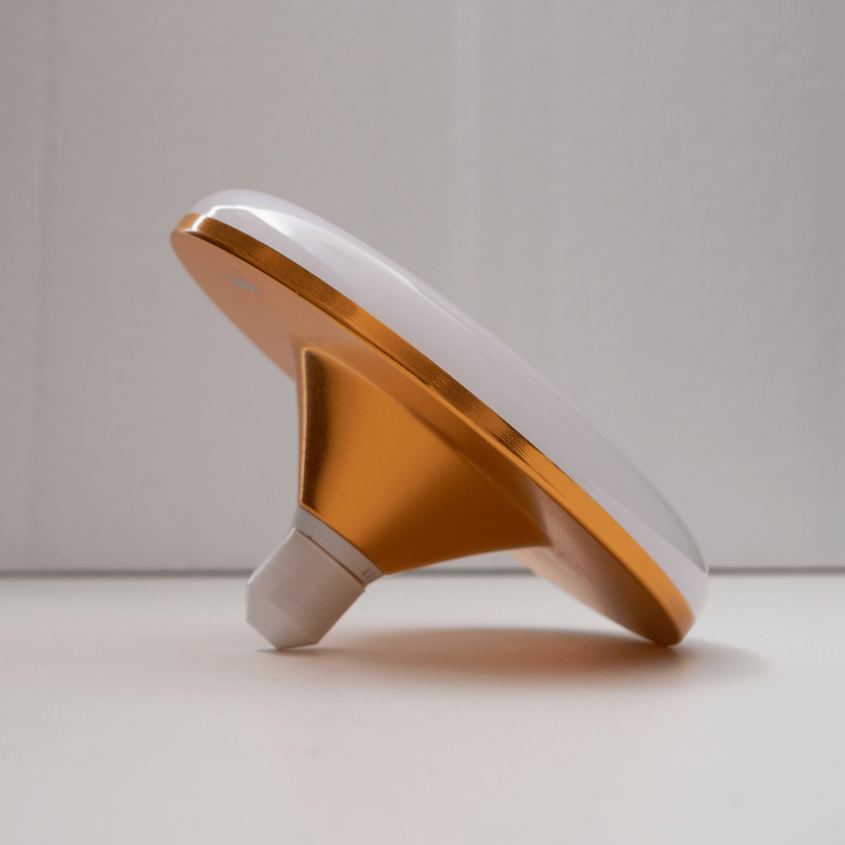 Aurora Disc LED Pendant Bulb in Gold and White