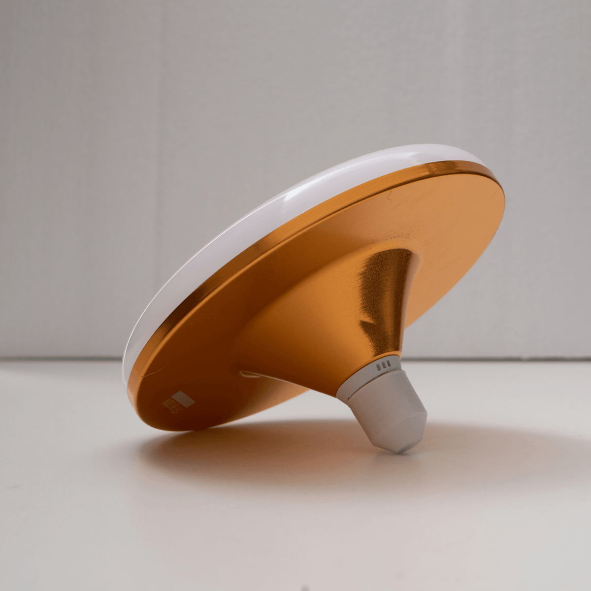 Aurora Disc LED Pendant Bulb in Gold and White