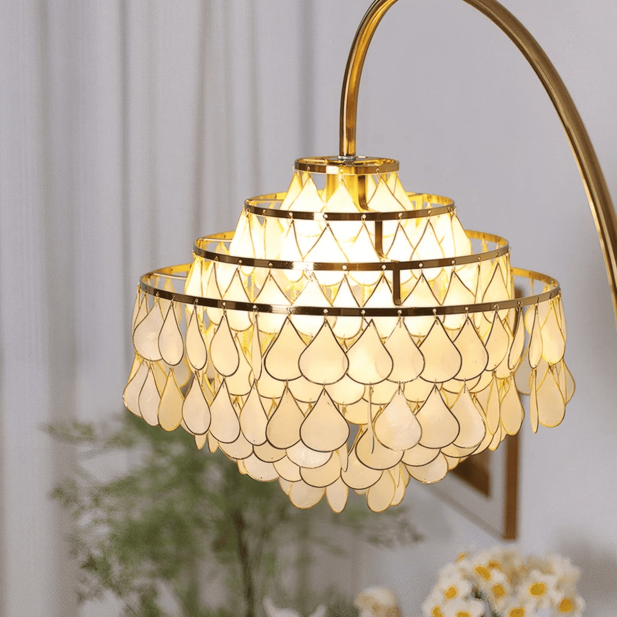 Lumière Shell Floor Lamp with Mother-of-Pearl Shade
