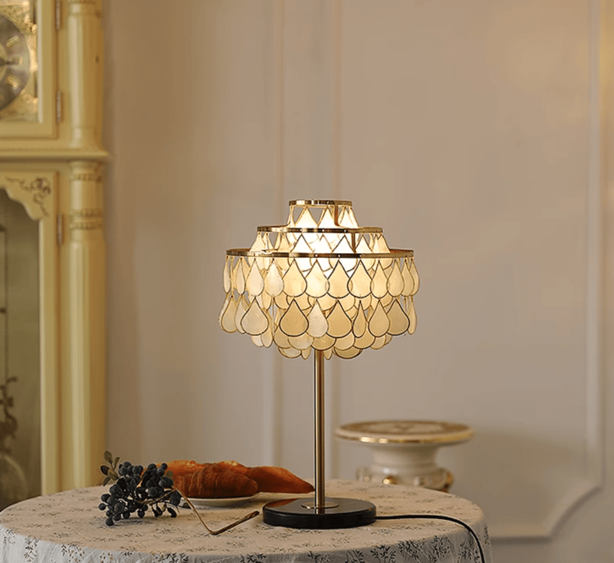 Teardrops Shell Table Lamp in Gold and Black Marble