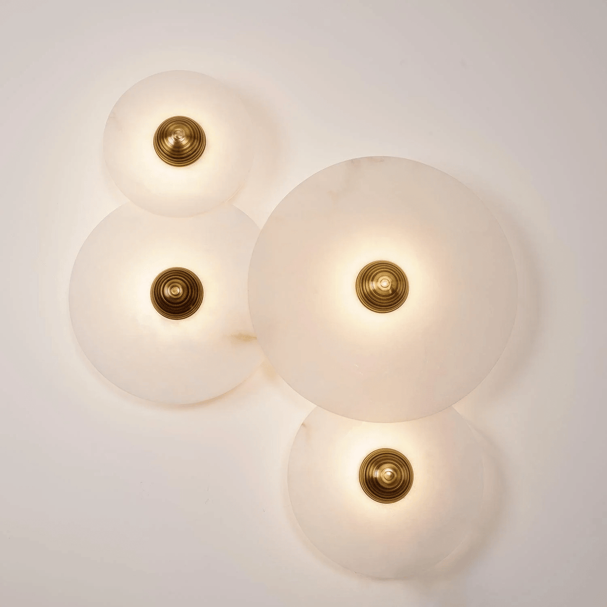 Nayra Alabaster Wall Sconce – Sculpted LED Wall Light in Natural Stone