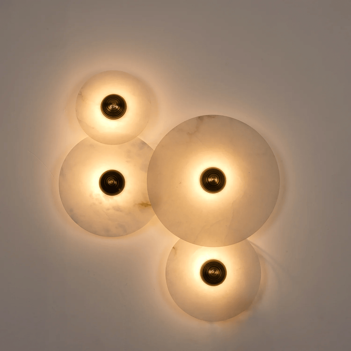 Nayra Alabaster Wall Sconce – Sculpted LED Wall Light in Natural Stone