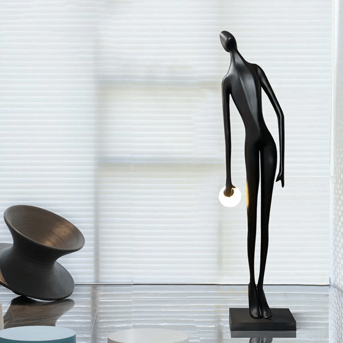 Noir Muse Sculptural Floor Lamp – Modern Art Deco Statement Lighting for Living Spaces