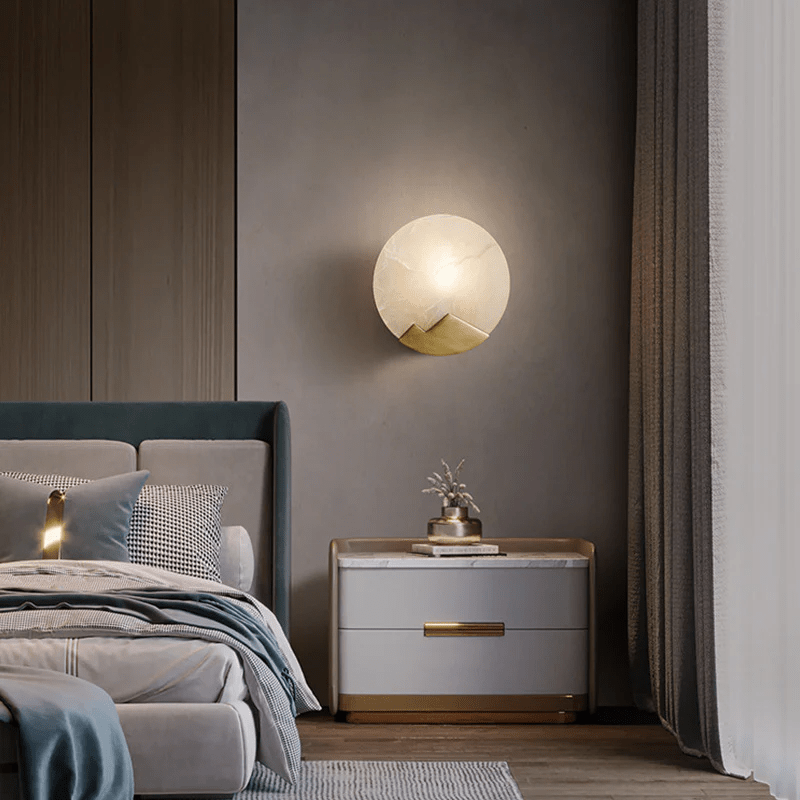 Lasterba Alabaster Wall Sconce in Brass – Modern Illumination for Refined Interiors