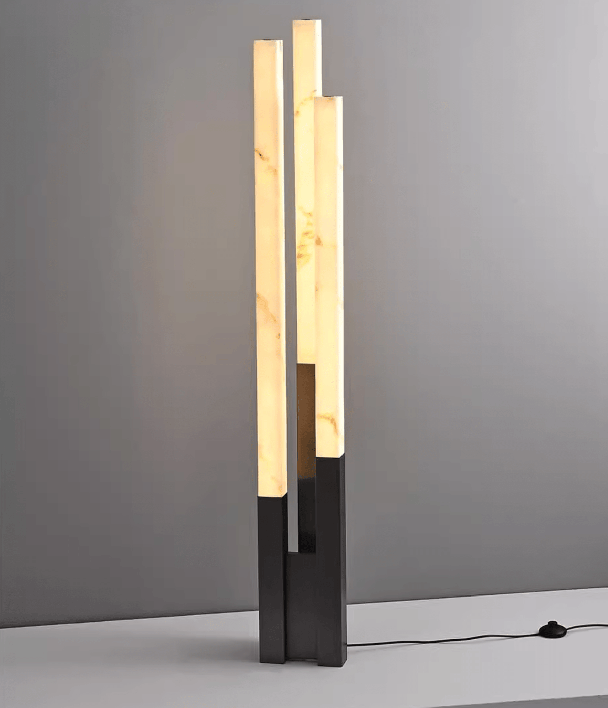 Callisto Alabaster Floor Lamp – Sculptural LED Brass Floor Light