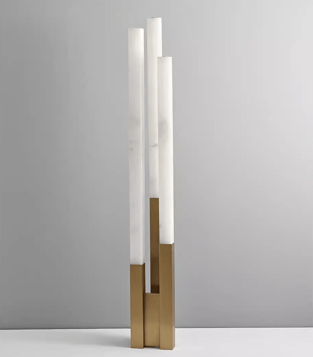 Callisto Alabaster Floor Lamp – Sculptural LED Brass Floor Light