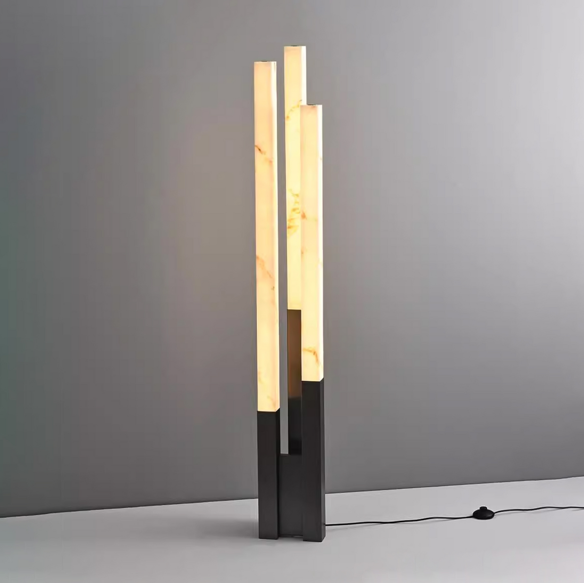 Callisto Alabaster Floor Lamp – Sculptural LED Brass Floor Light