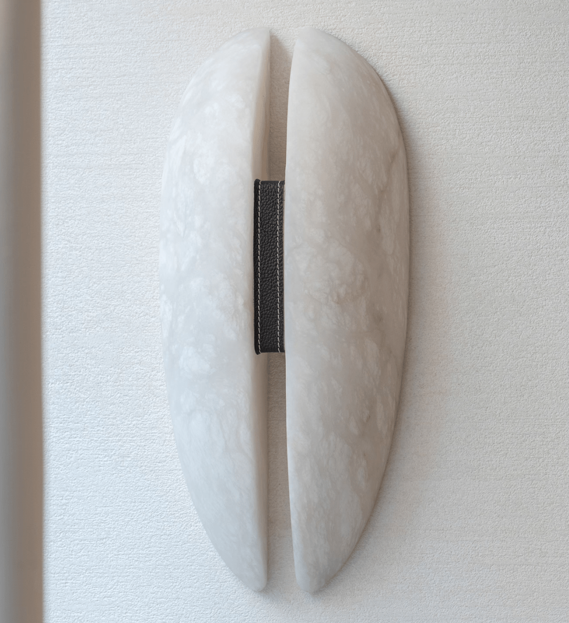 Alabaster Veil Wall Sconce – Modern LED Wall Light in Metal and Leather