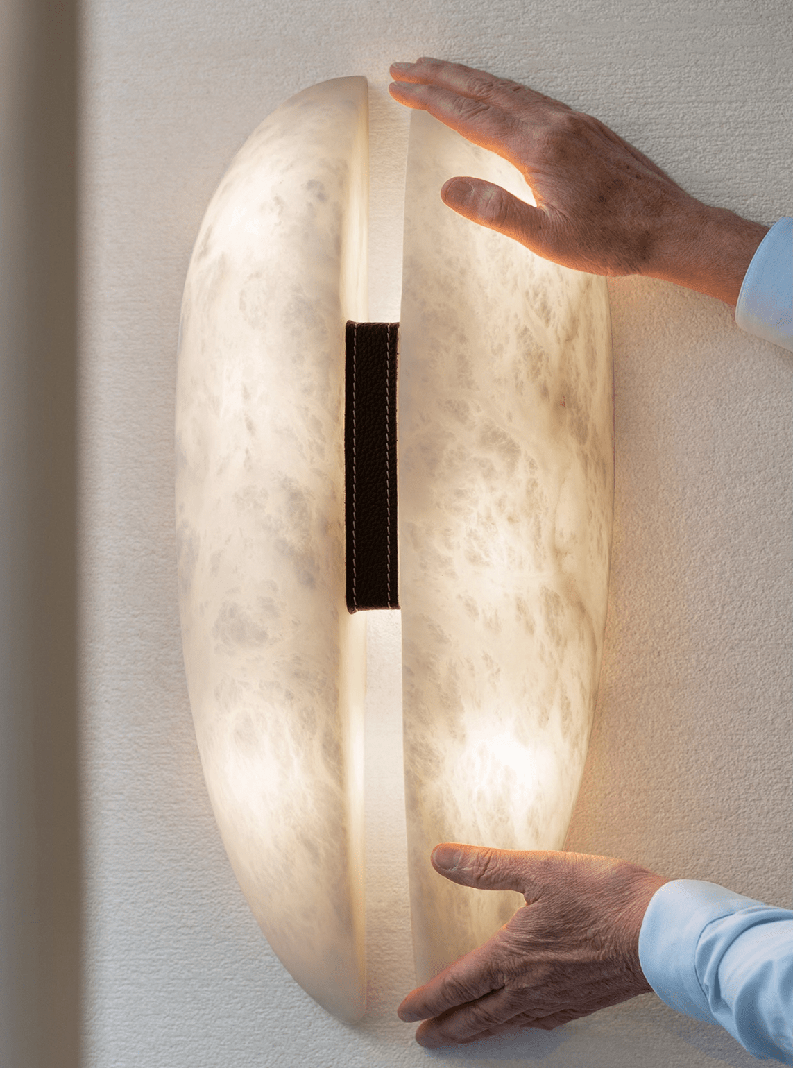 Alabaster Veil Wall Sconce – Modern LED Wall Light in Metal and Leather