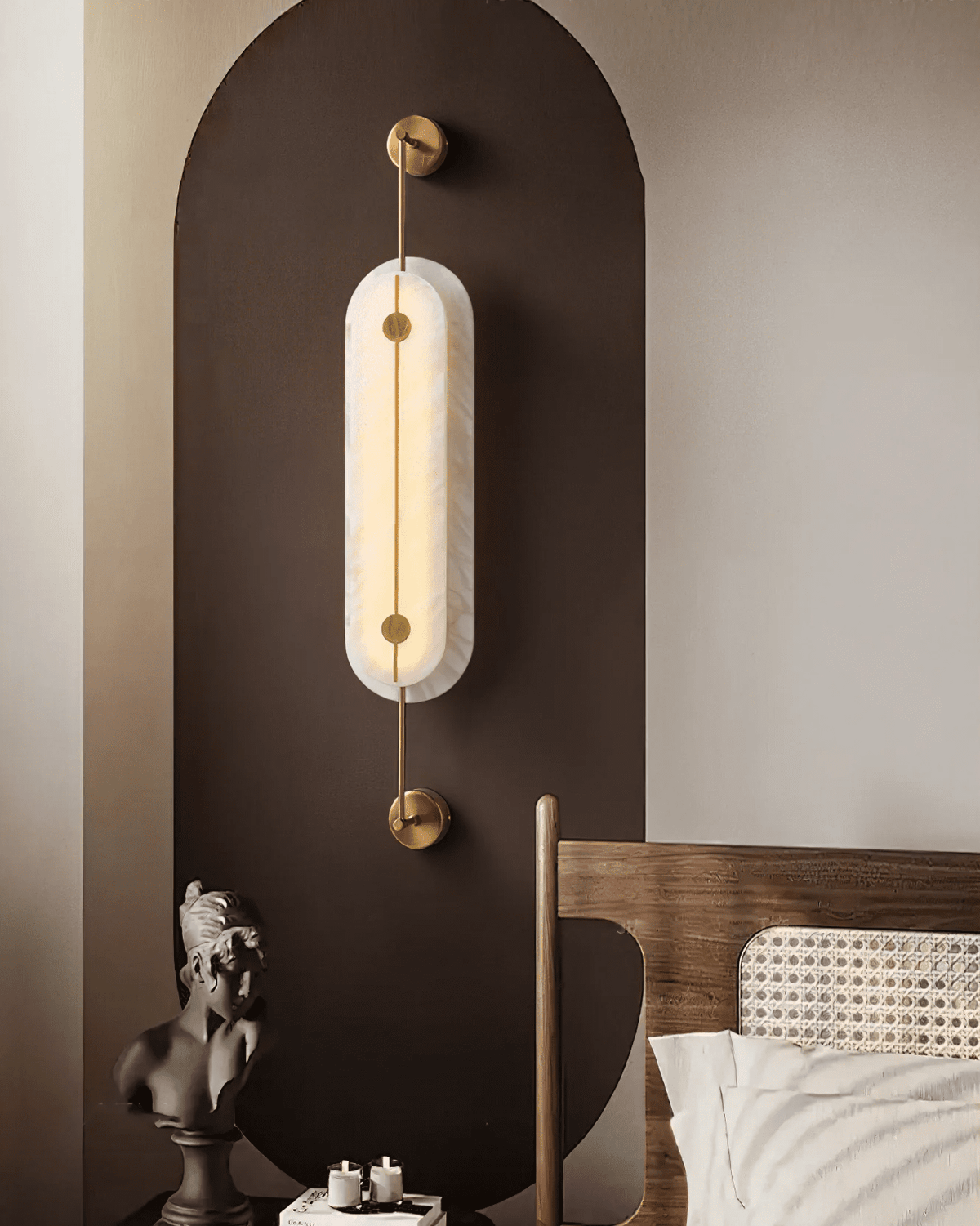 Solvane Alabaster Wall Sconce – Modern Brass LED Wall Light