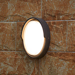 Minimalist Outdoor Wall Sconce in Black – Waterproof LED for Modern Facades