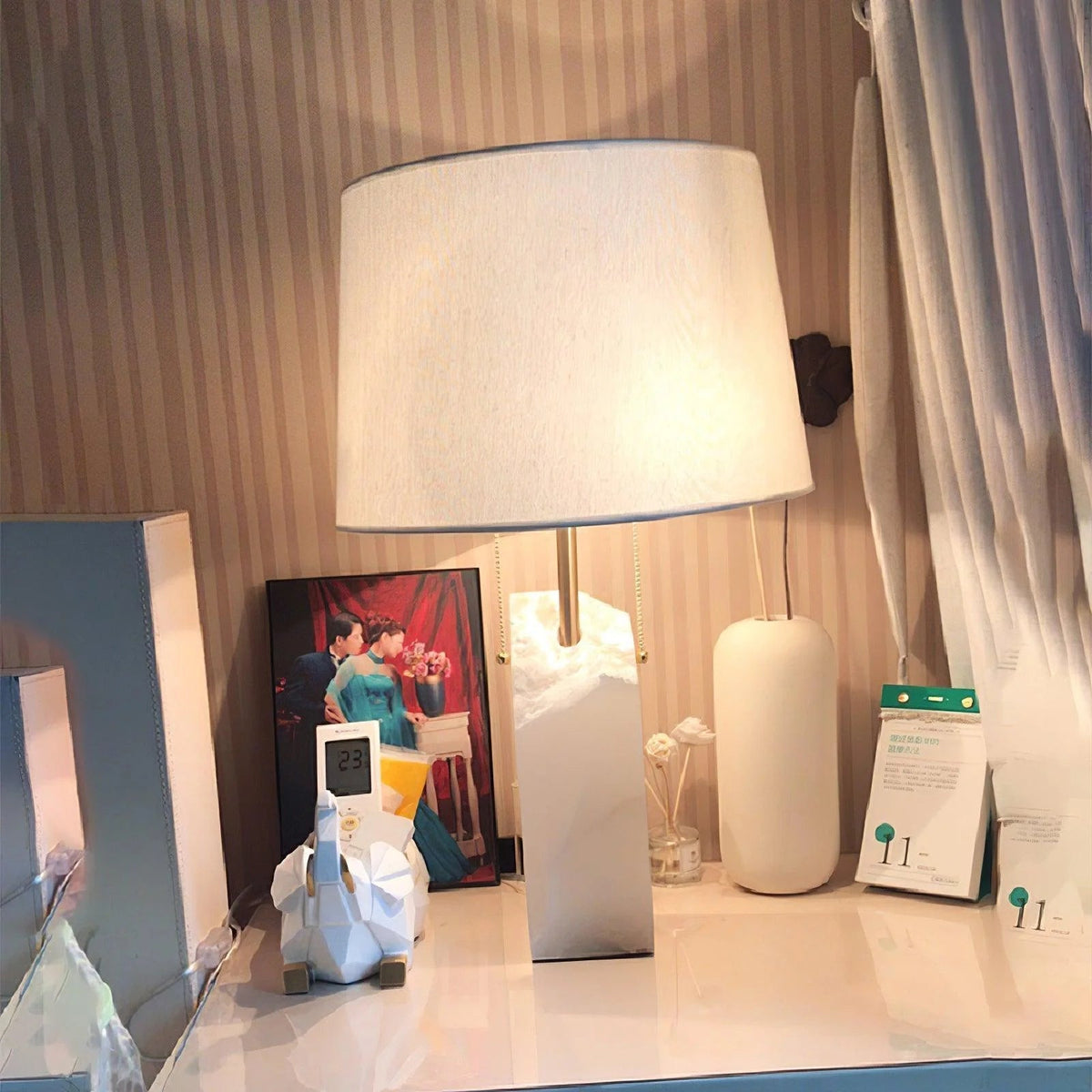 Aurea Alabaster Table Lamp