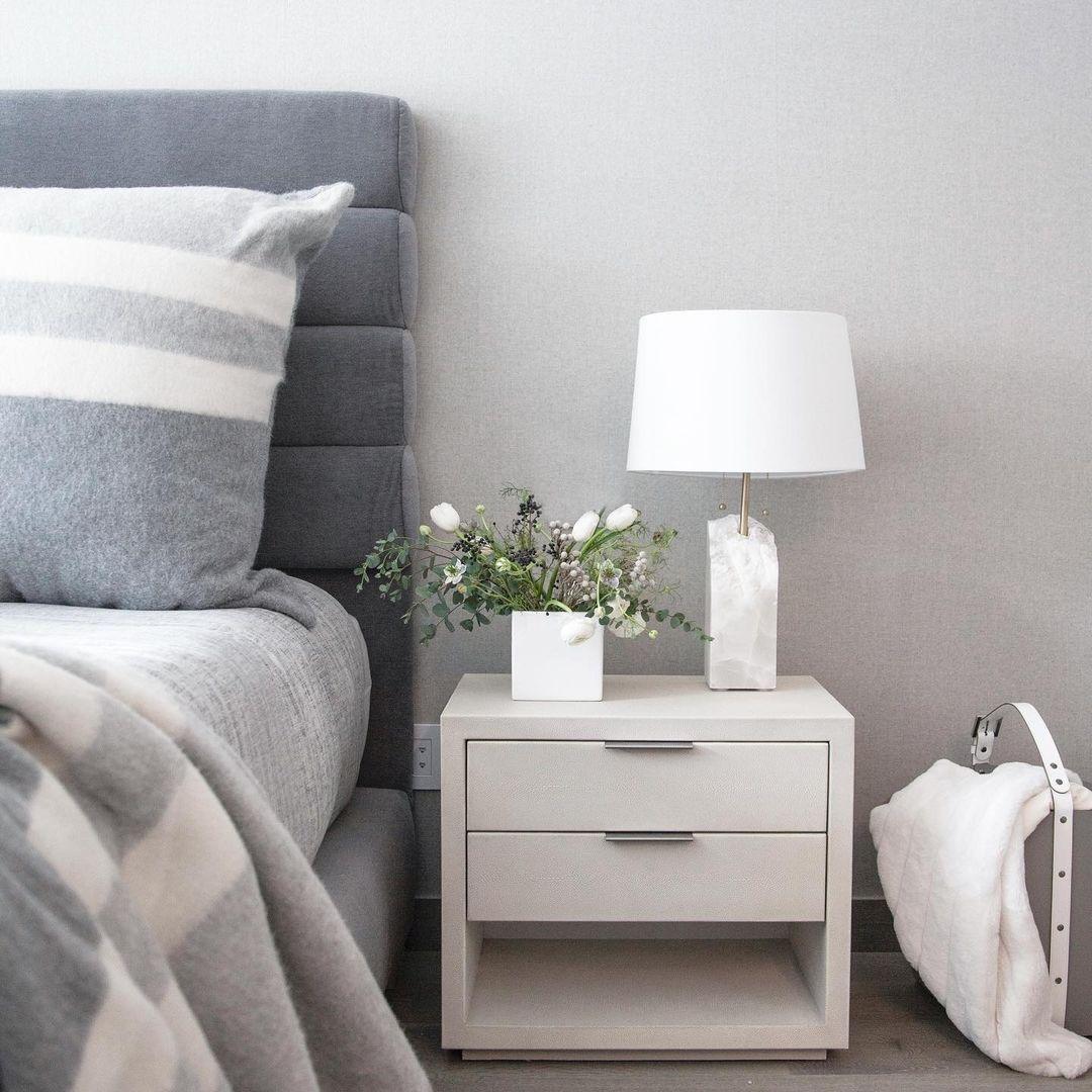Aurea Alabaster Table Lamp