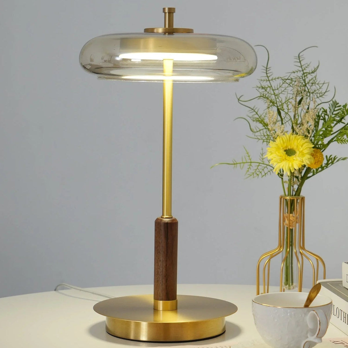 Creative Antique Style Melancholic Retro And Sophisticated Table Lamp With A Sense Of Luxury