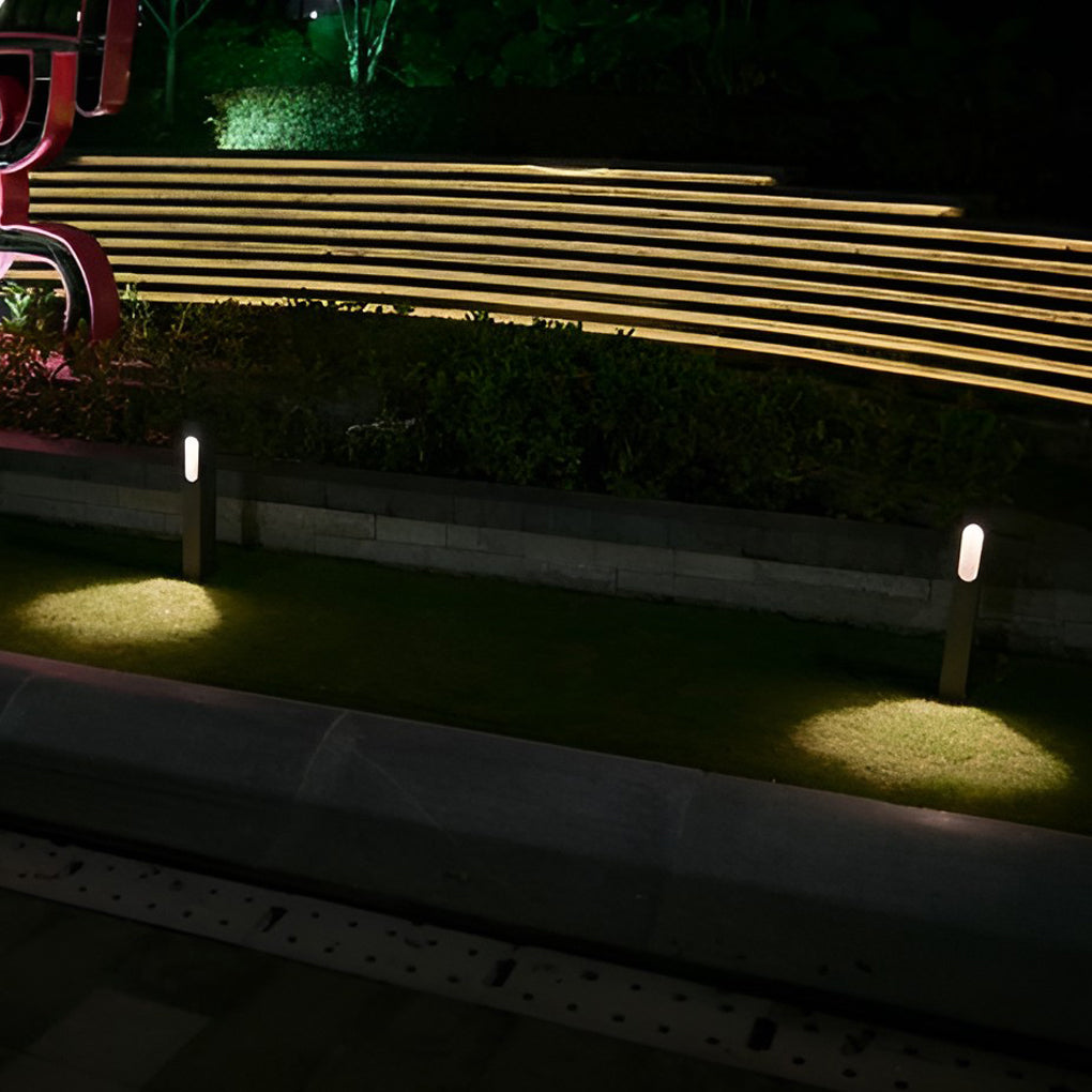 Modern Black Aluminum LED Pathway Light for Landscape and Garden Illumination