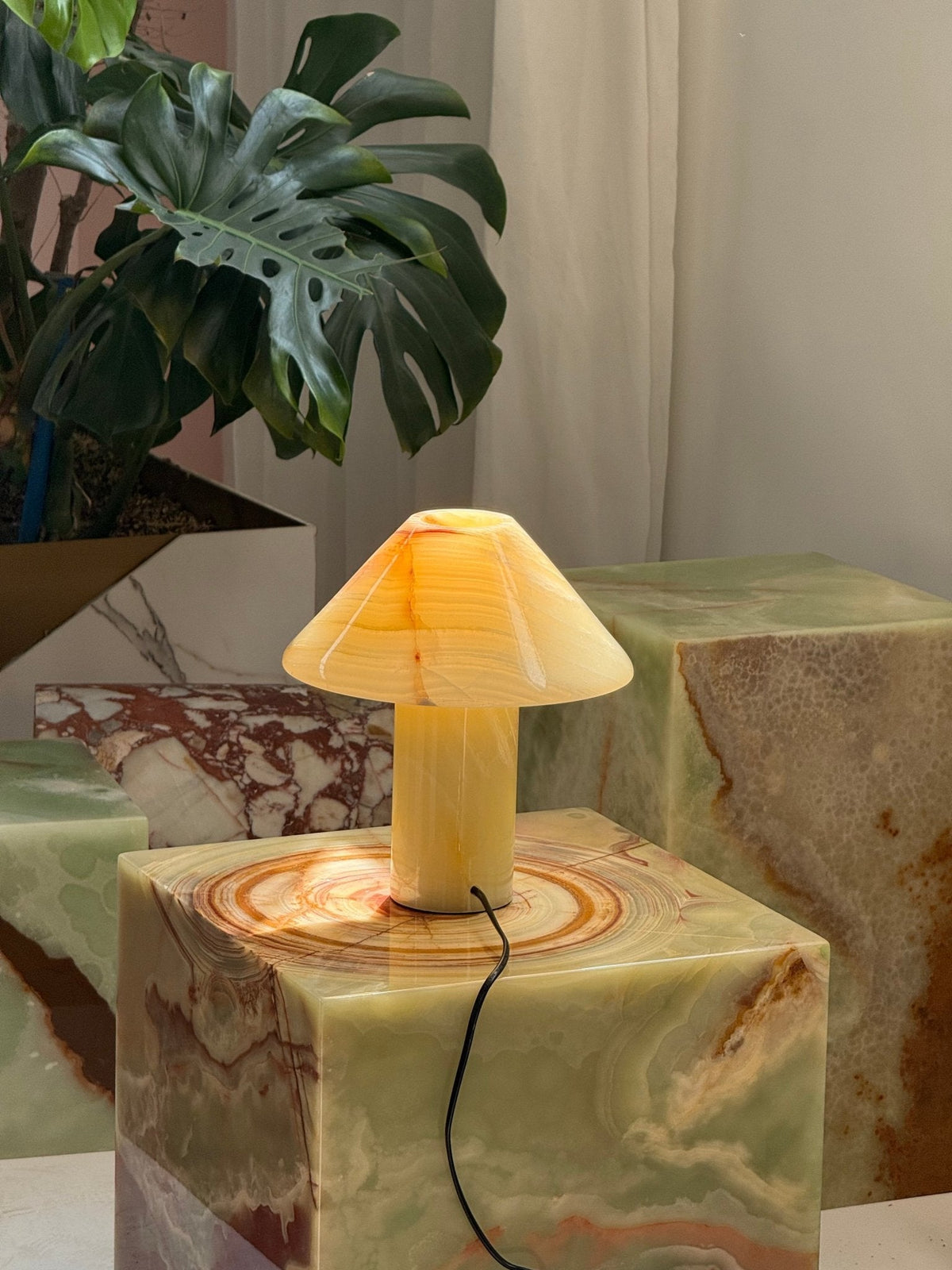 Marbelle Onyx Table Lamp – Hand-Carved Natural Stone Bedside Light