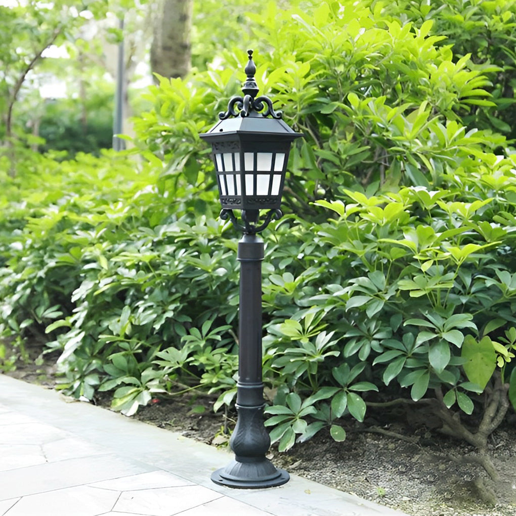 European Aluminum Post Lamp for Garden and Pathway Illumination