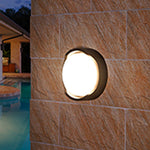 Minimalist Outdoor Wall Sconce in Black – Waterproof LED for Modern Facades