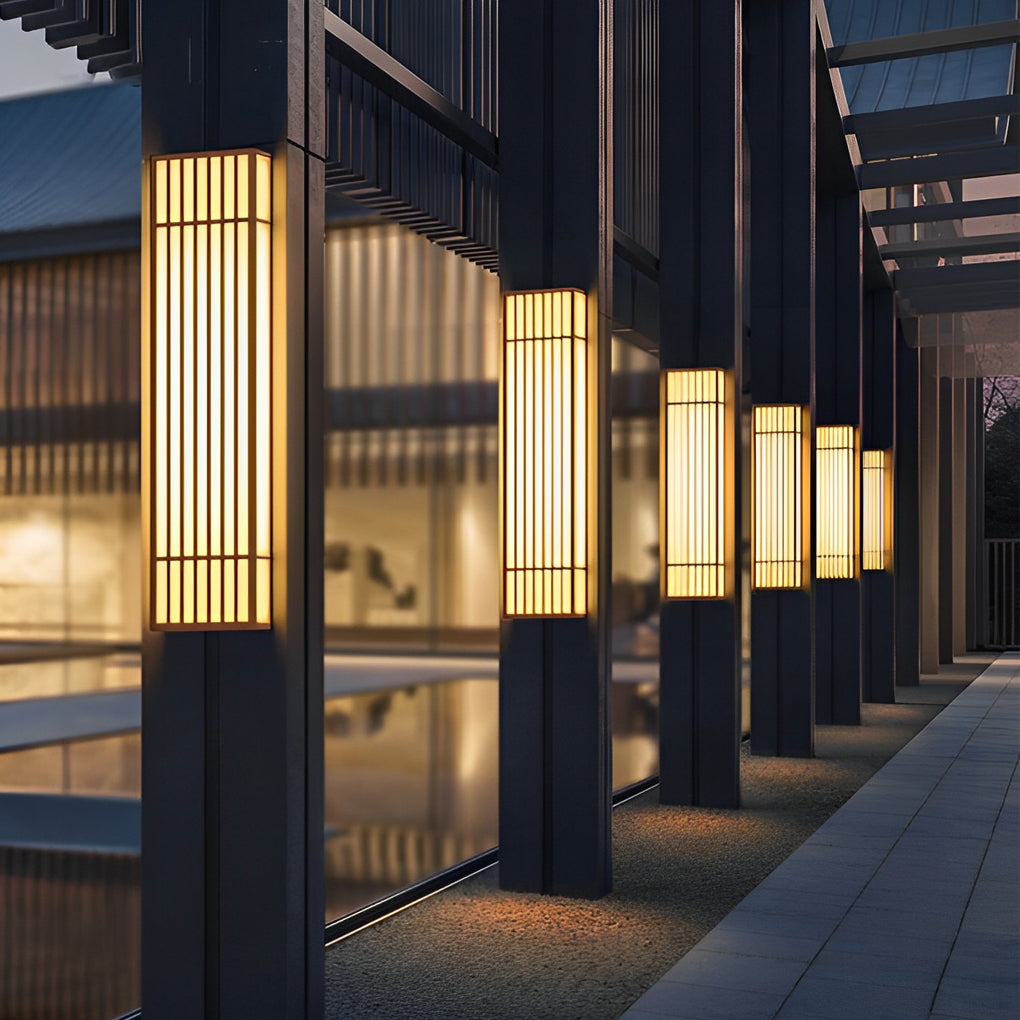 Outdoor Wall Light with Vertical Stripe Grid in Brown