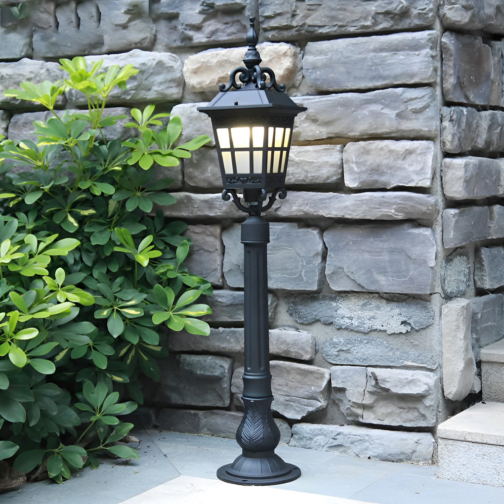 European Aluminum Post Lamp for Garden and Pathway Illumination